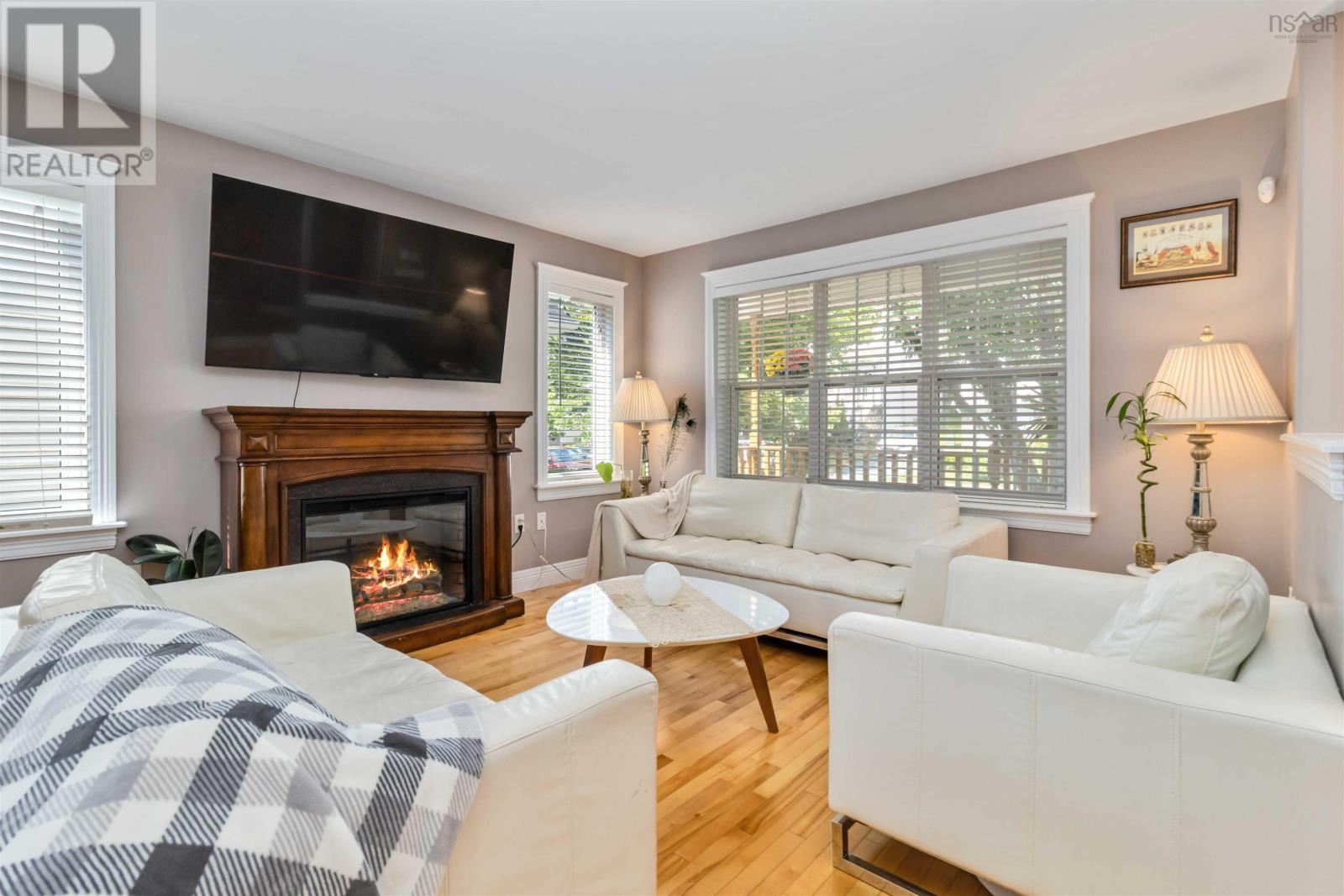 Property at 83 RED FERN Terrace image 4