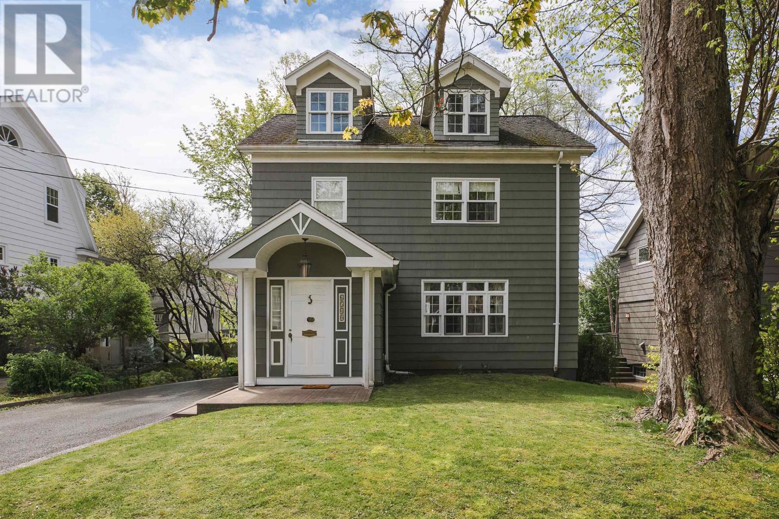 6540 Geldert Street, Halifax, Nova Scotia  B3H 2C8 - Photo 2 - 202518876