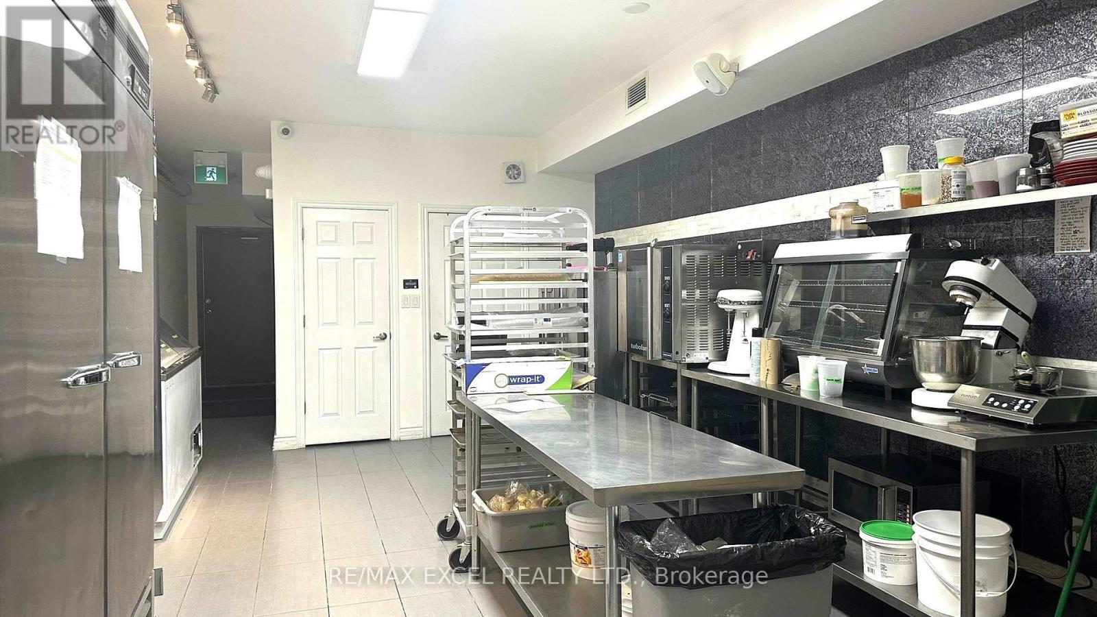 563 Danforth Avenue, Toronto, Ontario  M4K 1P9 - Photo 7 - E12329396