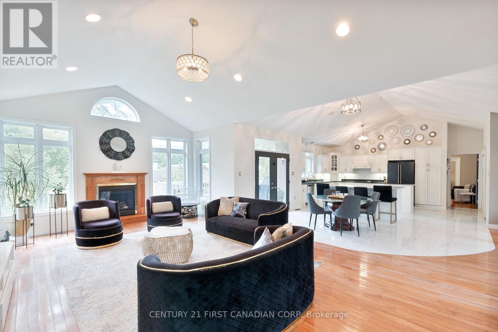 24677 Pioneer Line, West Elgin, Ontario  N0L 2P0 - Photo 13 - X12329462
