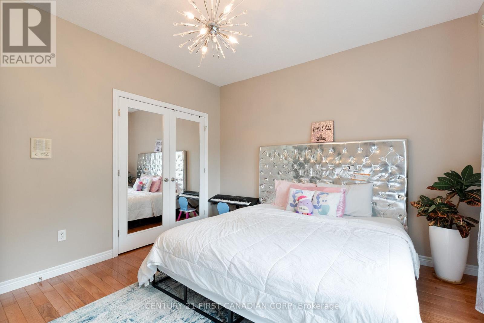 24677 Pioneer Line, West Elgin, Ontario  N0L 2P0 - Photo 14 - X12329462