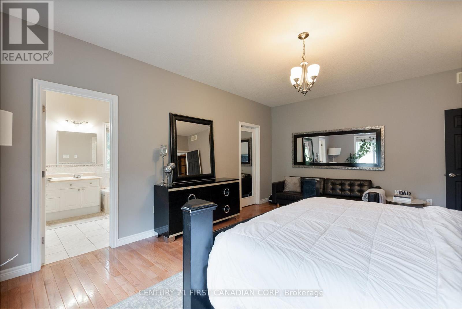 24677 Pioneer Line, West Elgin, Ontario  N0L 2P0 - Photo 21 - X12329462