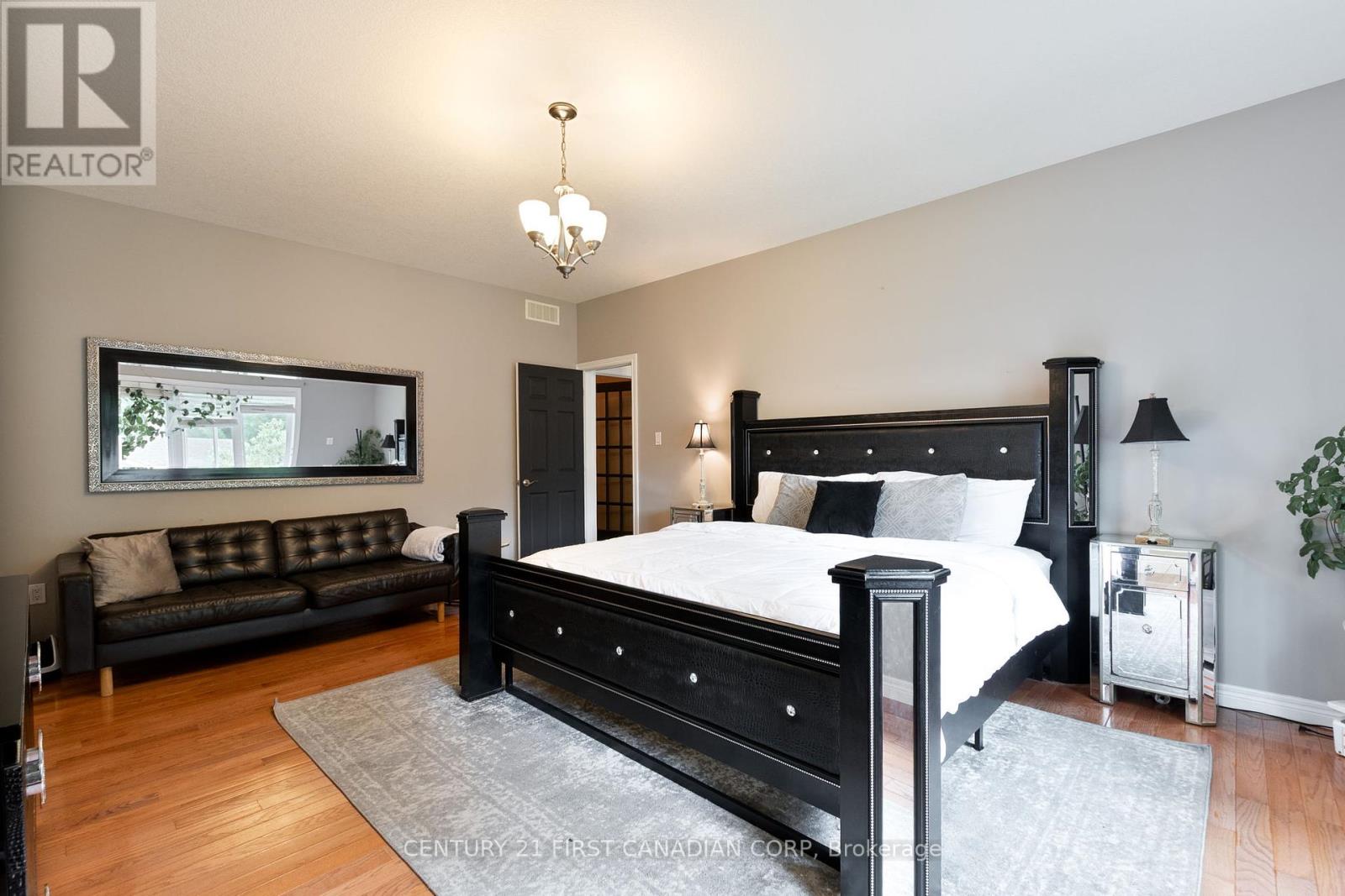 24677 Pioneer Line, West Elgin, Ontario  N0L 2P0 - Photo 24 - X12329462
