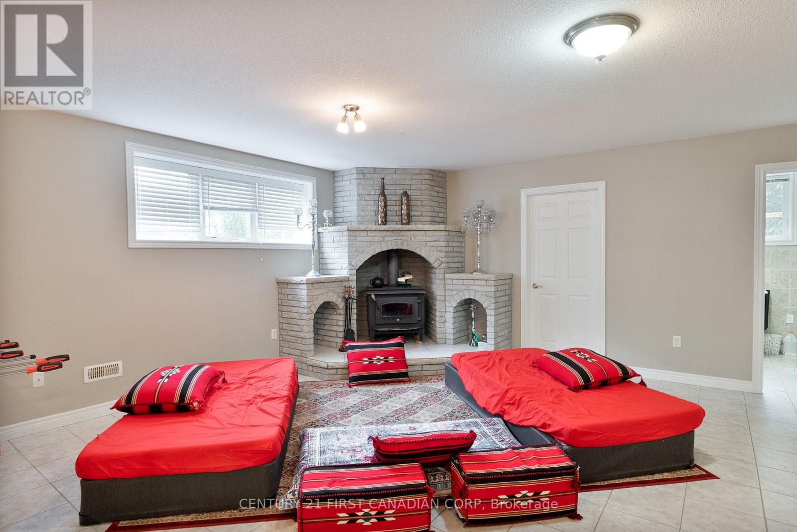 24677 Pioneer Line, West Elgin, Ontario  N0L 2P0 - Photo 29 - X12329462