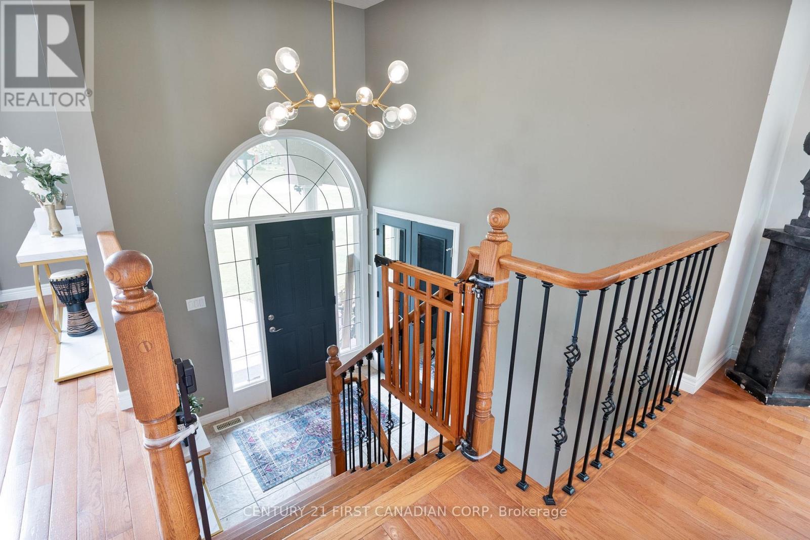 24677 Pioneer Line, West Elgin, Ontario  N0L 2P0 - Photo 3 - X12329462