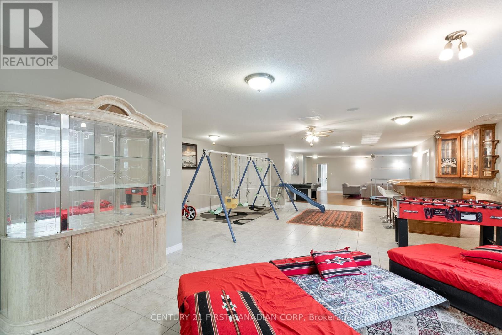 24677 Pioneer Line, West Elgin, Ontario  N0L 2P0 - Photo 31 - X12329462