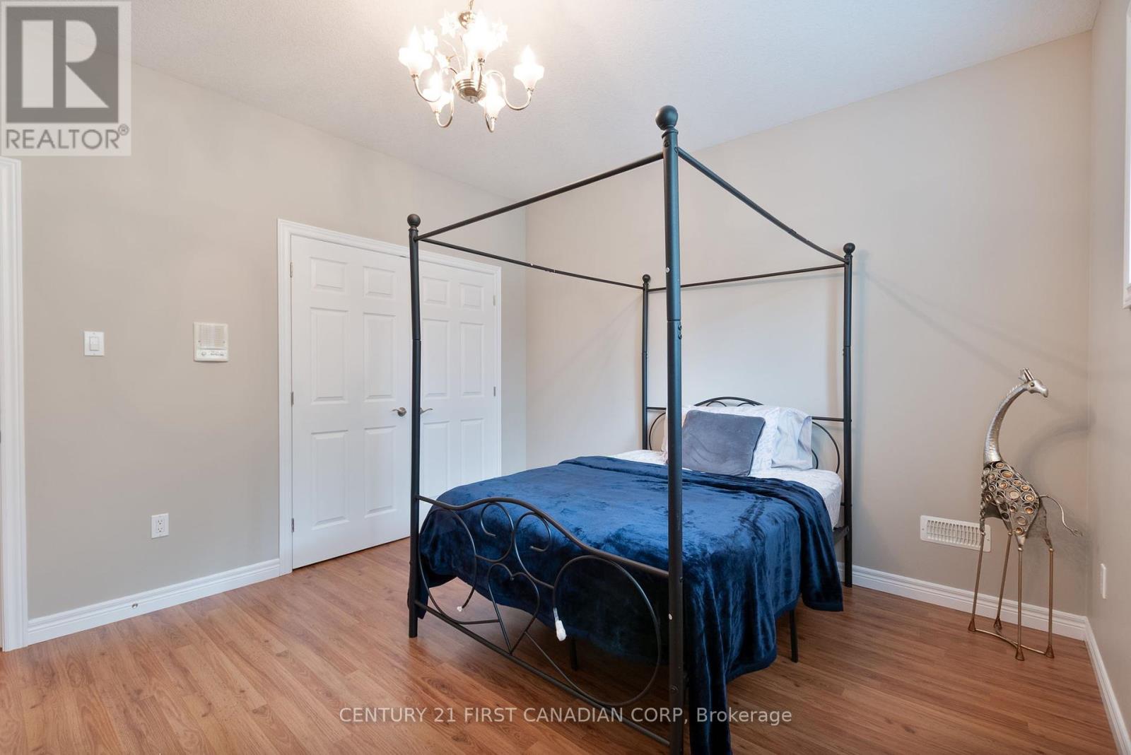 24677 Pioneer Line, West Elgin, Ontario  N0L 2P0 - Photo 35 - X12329462