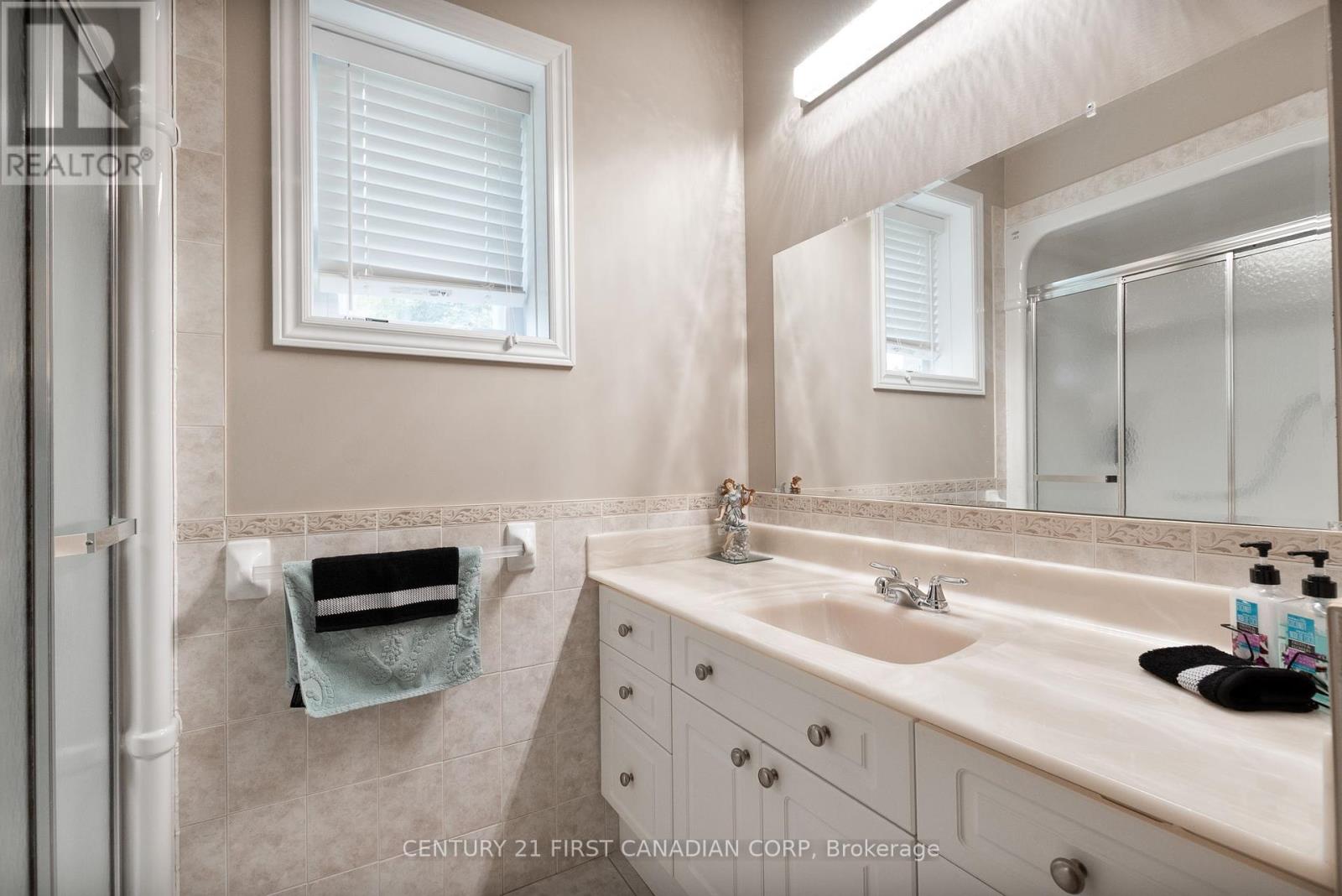 24677 Pioneer Line, West Elgin, Ontario  N0L 2P0 - Photo 36 - X12329462