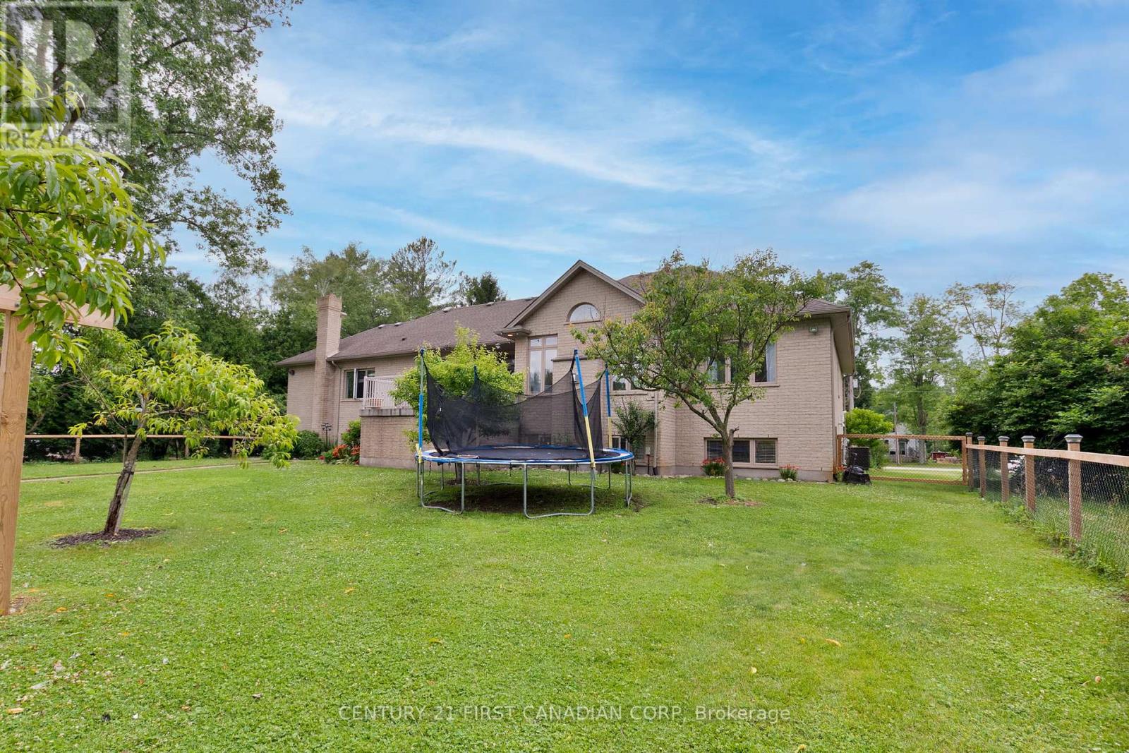 24677 Pioneer Line, West Elgin, Ontario  N0L 2P0 - Photo 45 - X12329462