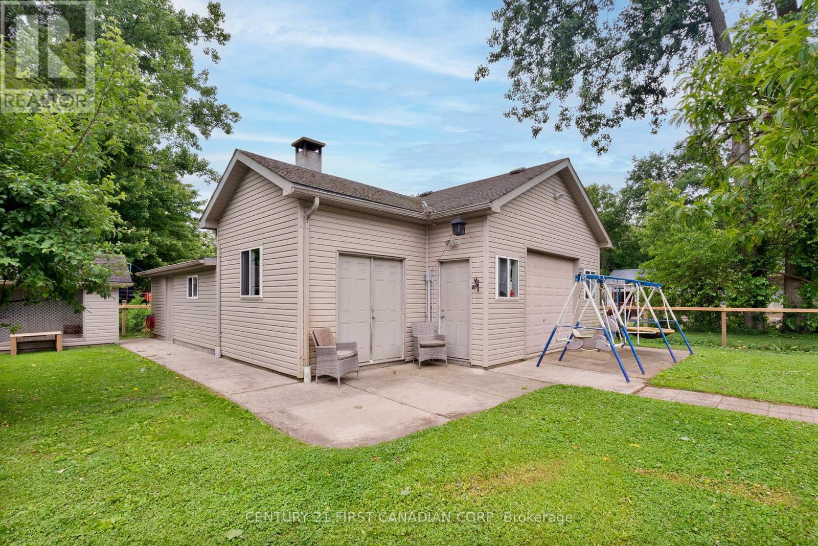 24677 Pioneer Line, West Elgin, Ontario  N0L 2P0 - Photo 46 - X12329462