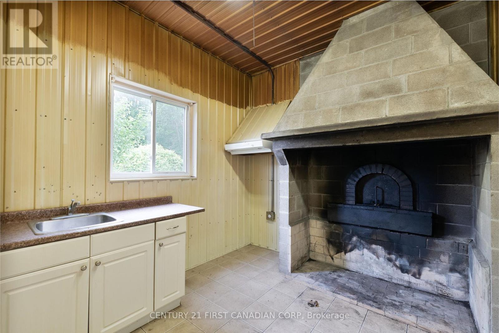 24677 Pioneer Line, West Elgin, Ontario  N0L 2P0 - Photo 48 - X12329462