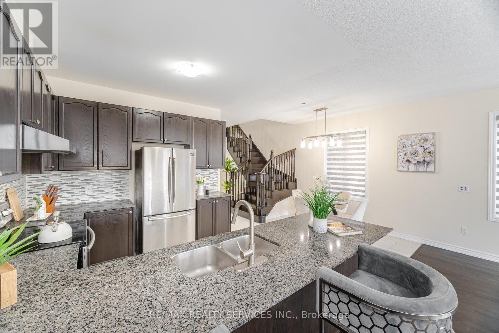 54 Maple Cider Street, Caledon, Ontario  L7C 4B8 - Photo 10 - W12329379