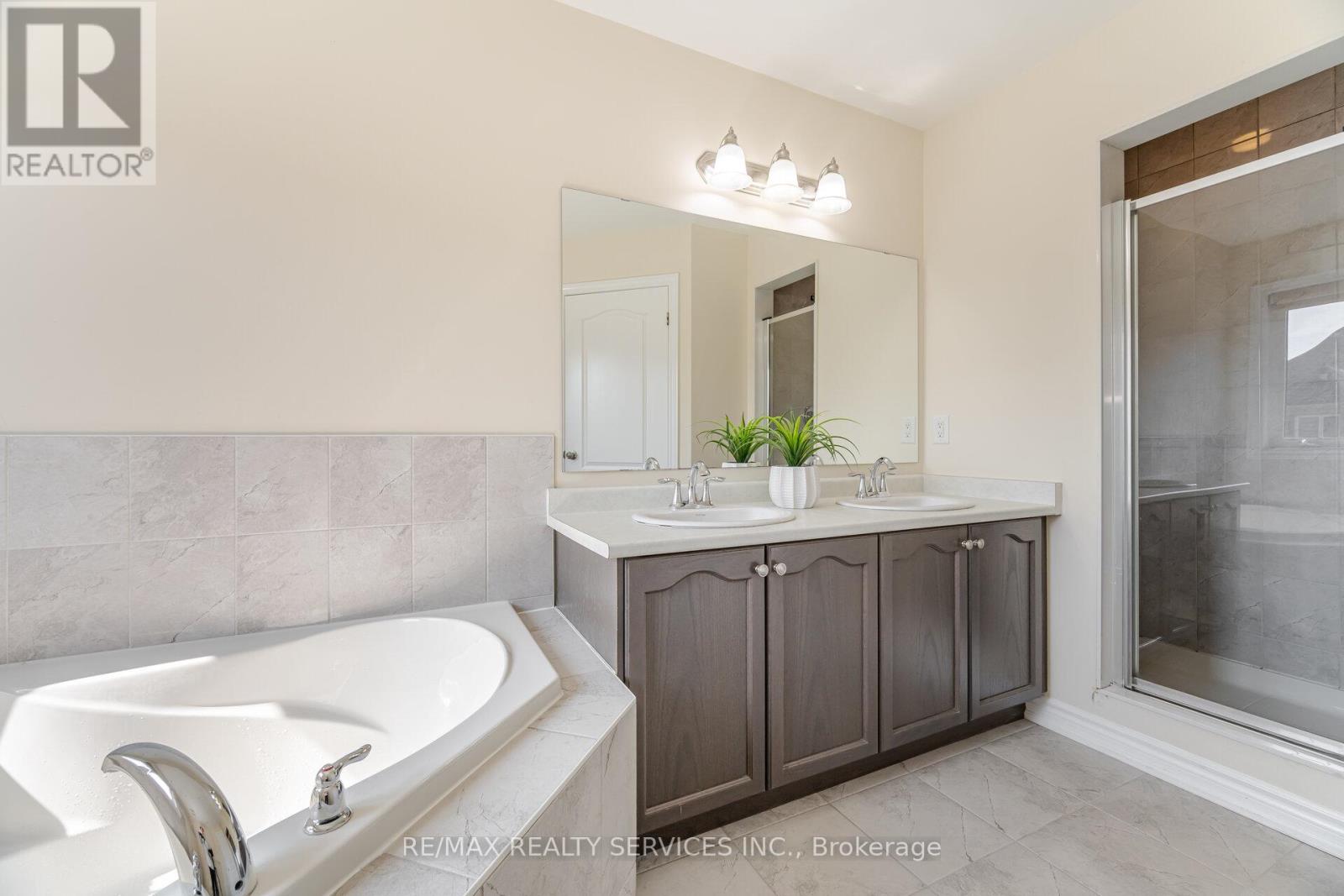 54 Maple Cider Street, Caledon, Ontario  L7C 4B8 - Photo 26 - W12329379