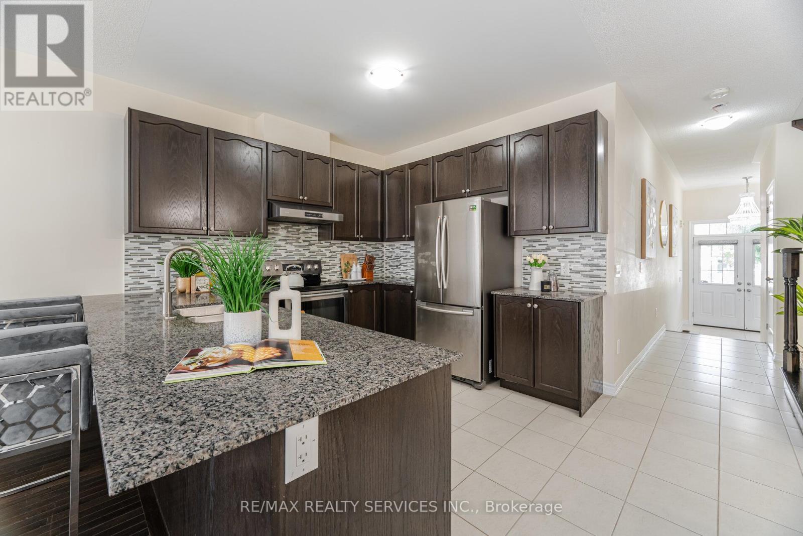 54 Maple Cider Street, Caledon, Ontario  L7C 4B8 - Photo 7 - W12329379