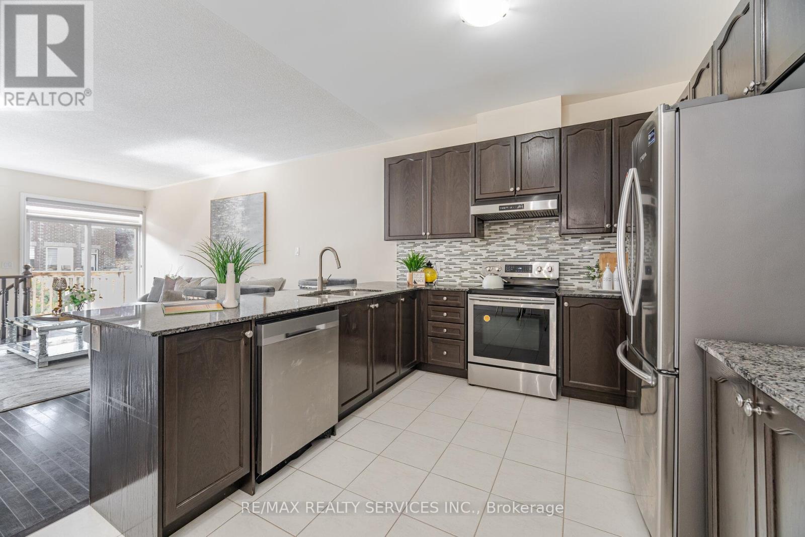54 Maple Cider Street, Caledon, Ontario  L7C 4B8 - Photo 8 - W12329379