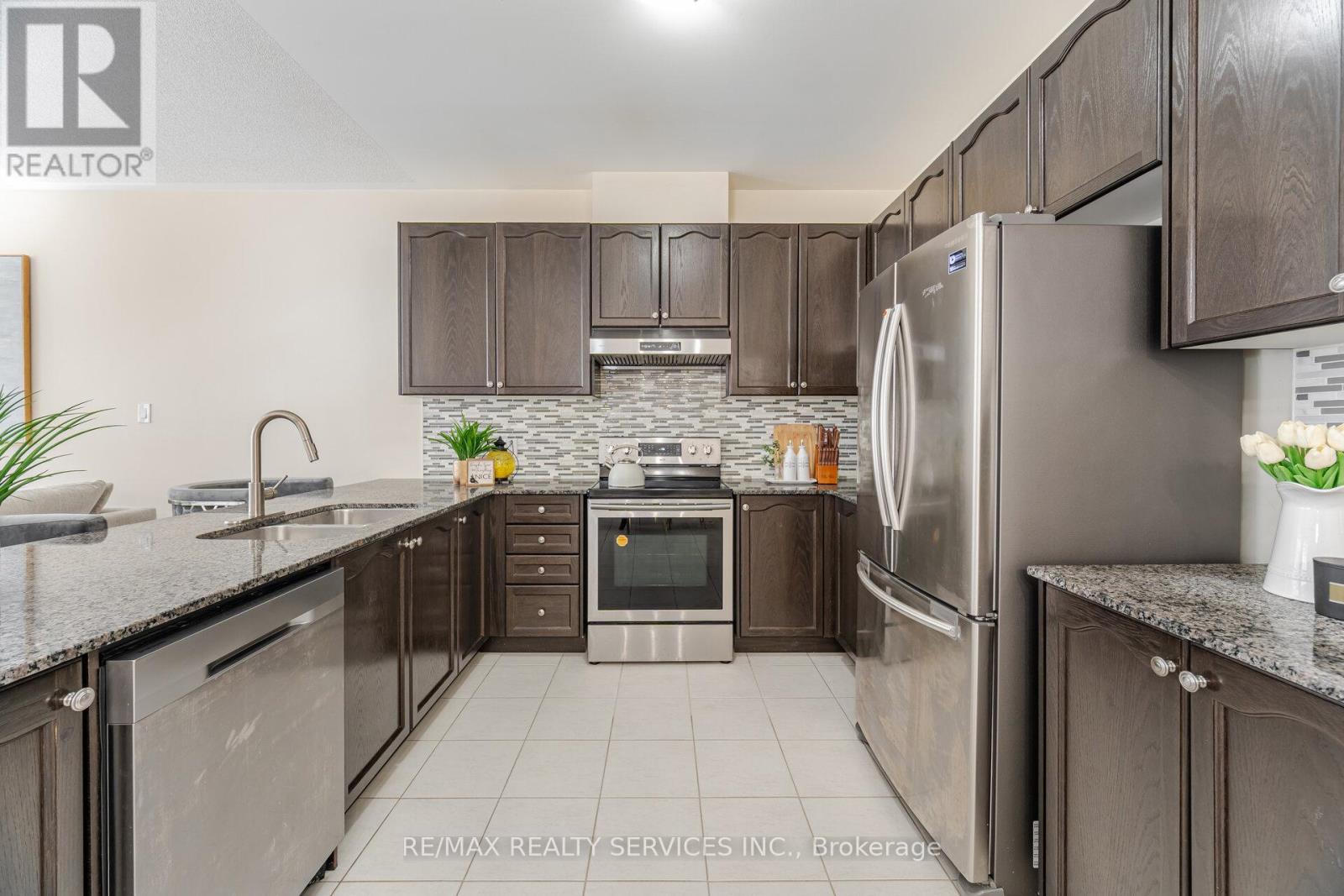 54 Maple Cider Street, Caledon, Ontario  L7C 4B8 - Photo 9 - W12329379
