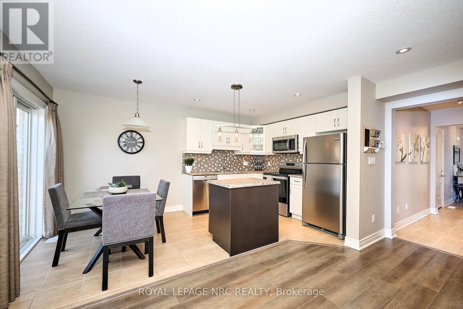 118 Roselawn Crescent, Welland, Ontario  L3C 0C4 - Photo 13 - X12329473