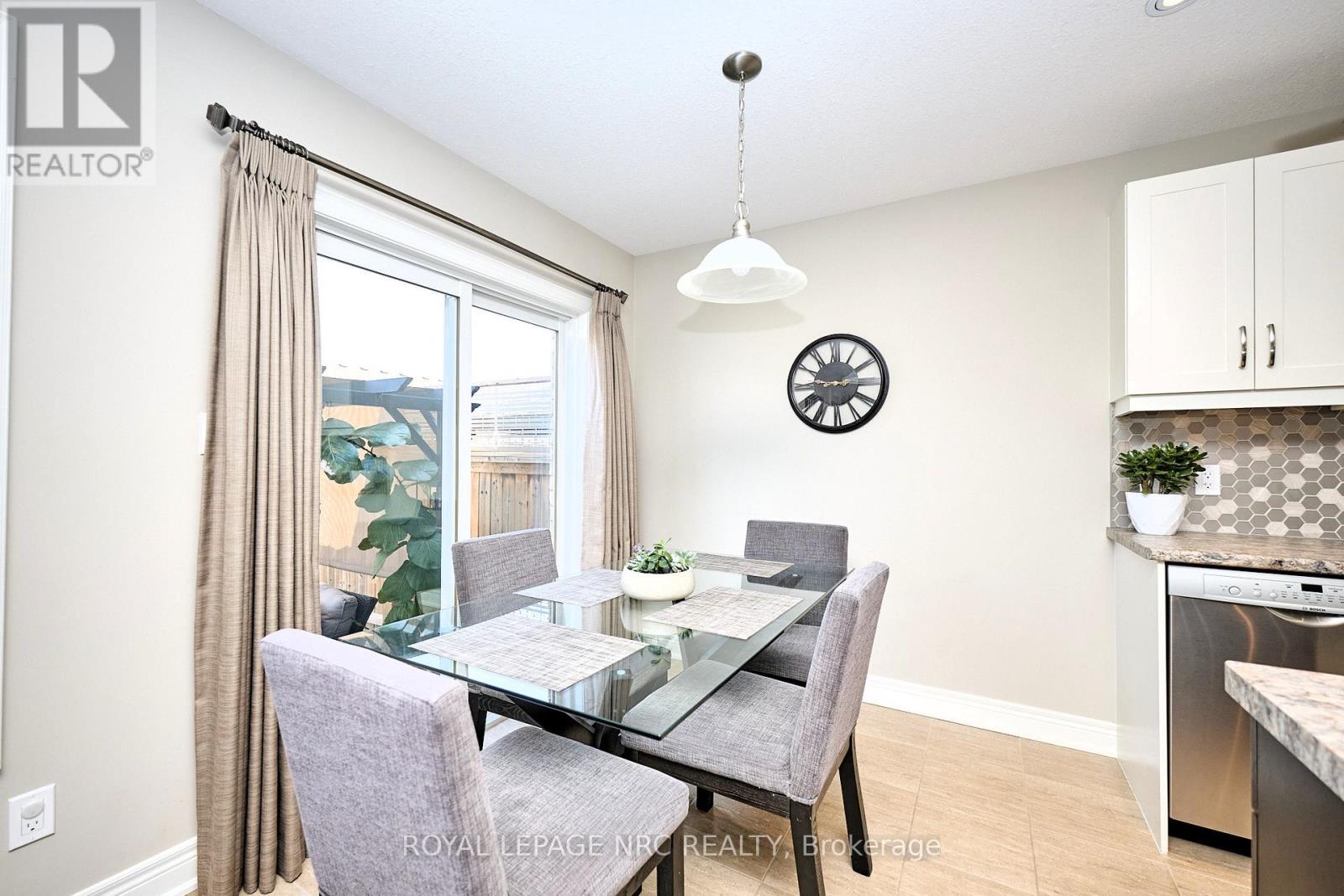 118 Roselawn Crescent, Welland, Ontario  L3C 0C4 - Photo 15 - X12329473