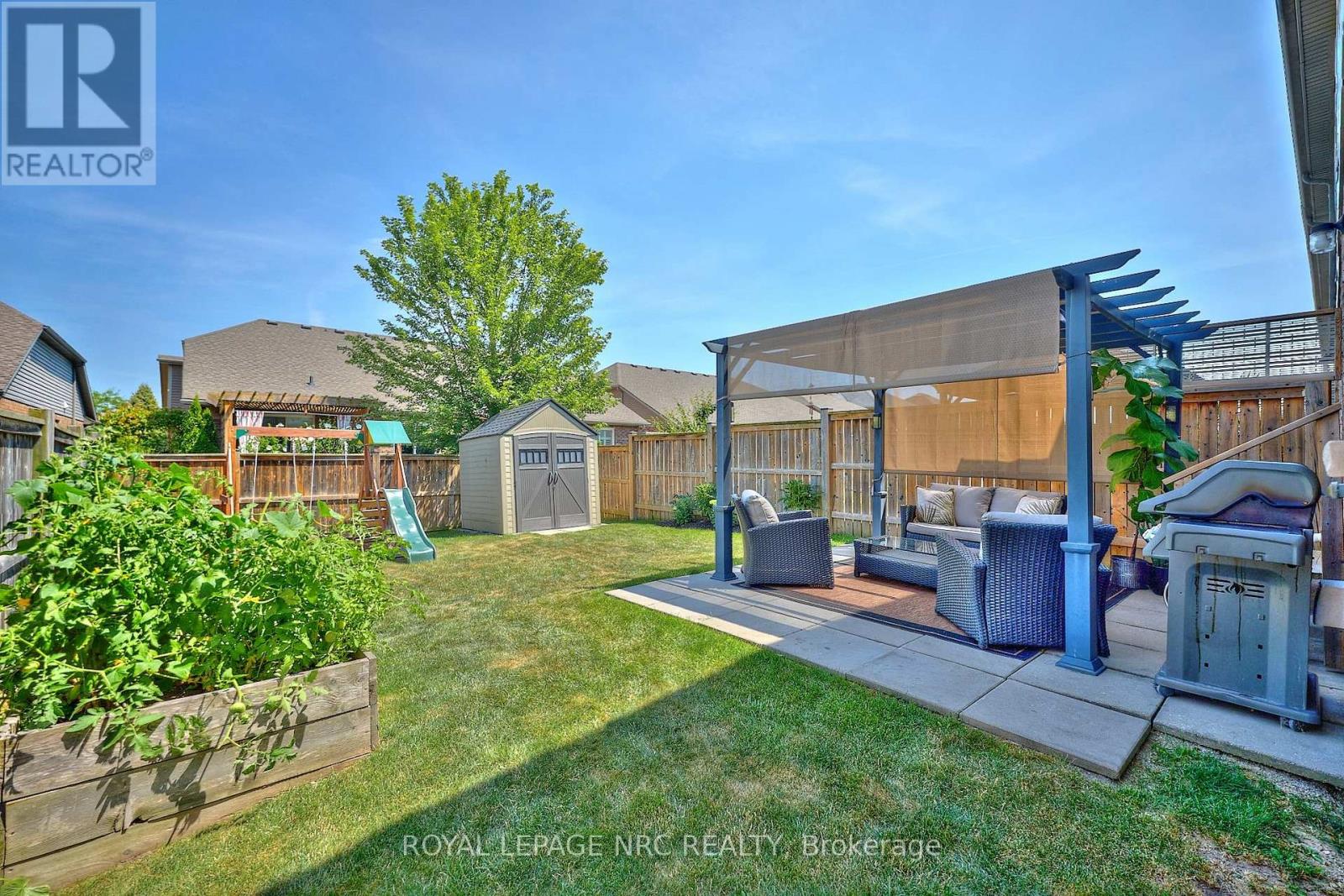 Property at 118 ROSELAWN CRESCENT image 3