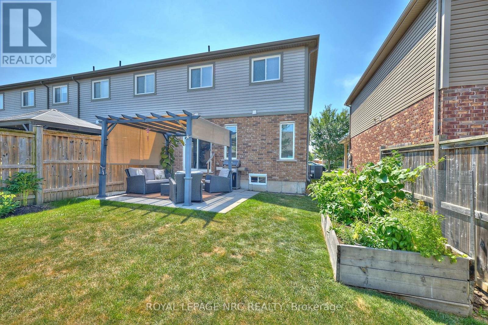 118 Roselawn Crescent, Welland, Ontario  L3C 0C4 - Photo 6 - X12329473