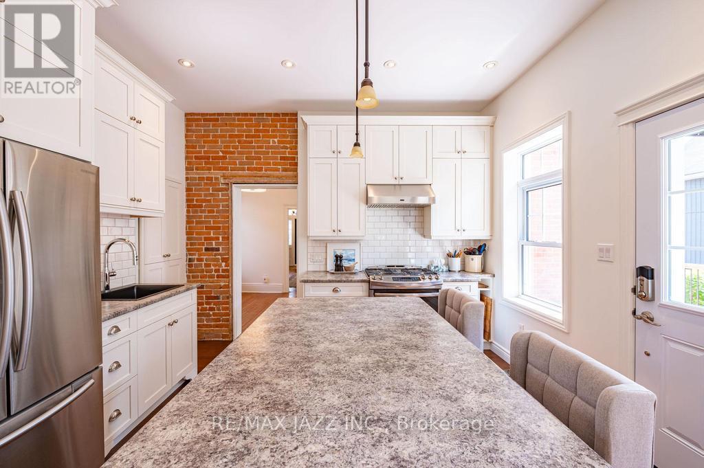 118 Richard Street, Greater Napanee, Ontario  K7R 2T4 - Photo 12 - X12329559