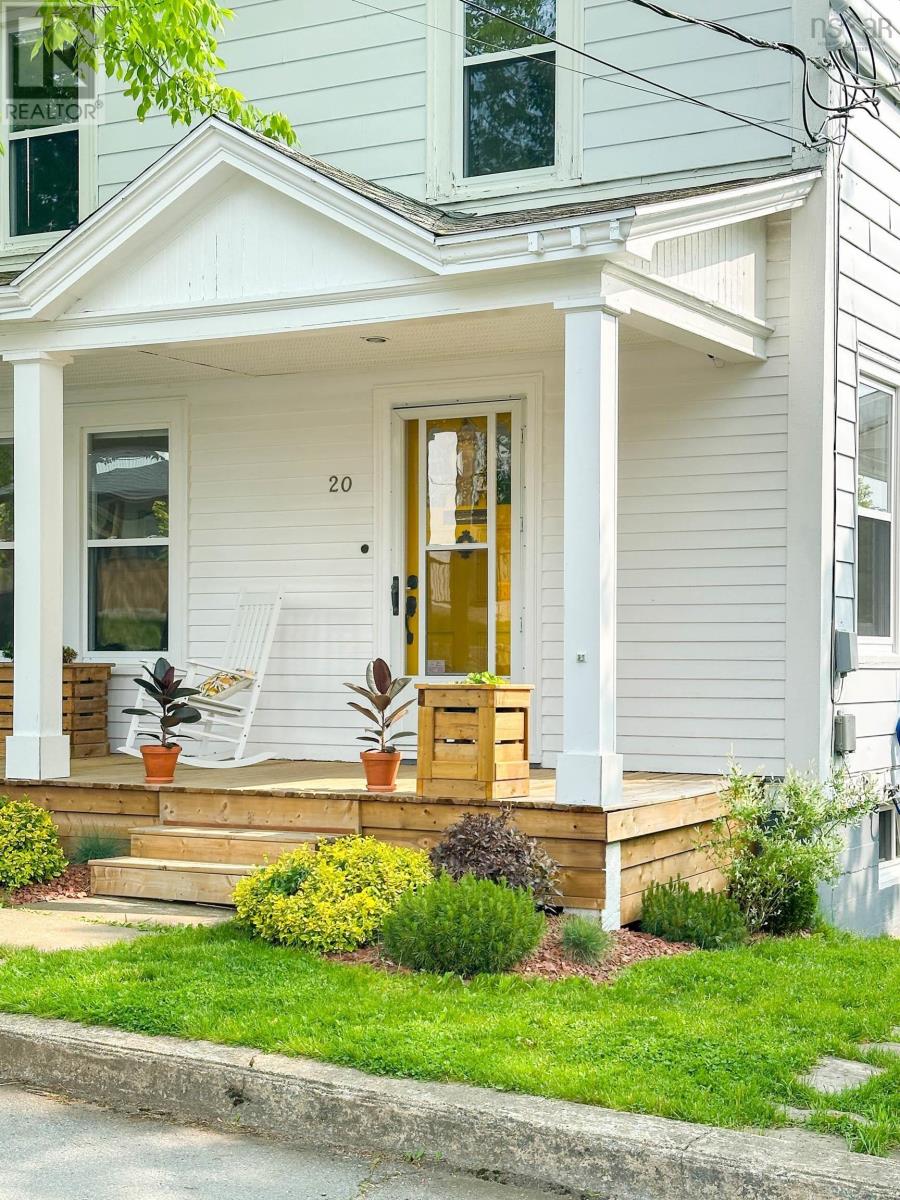 20 Queen Street, Bridgewater, Nova Scotia  B4V 1P2 - Photo 2 - 202513484