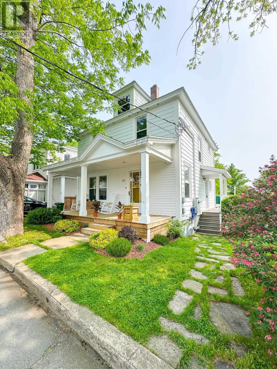 20 Queen Street, Bridgewater, Nova Scotia  B4V 1P2 - Photo 1 - 202513484