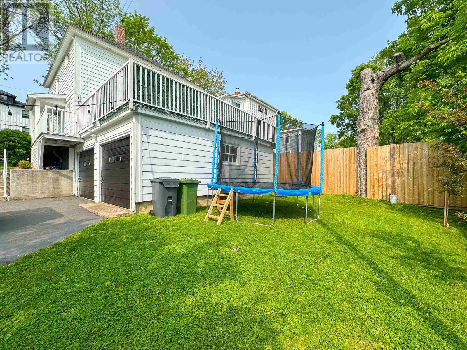 20 Queen Street, Bridgewater, Nova Scotia  B4V 1P2 - Photo 3 - 202513484