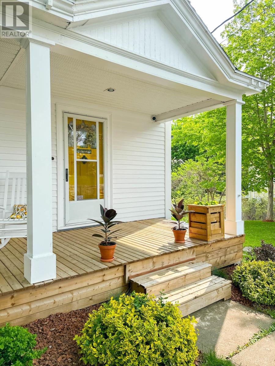 20 Queen Street, Bridgewater, Nova Scotia  B4V 1P2 - Photo 5 - 202513484