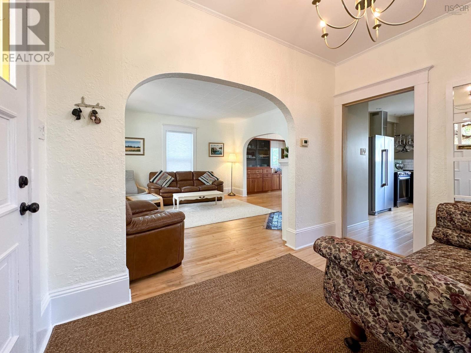 20 Queen Street, Bridgewater, Nova Scotia  B4V 1P2 - Photo 9 - 202513484