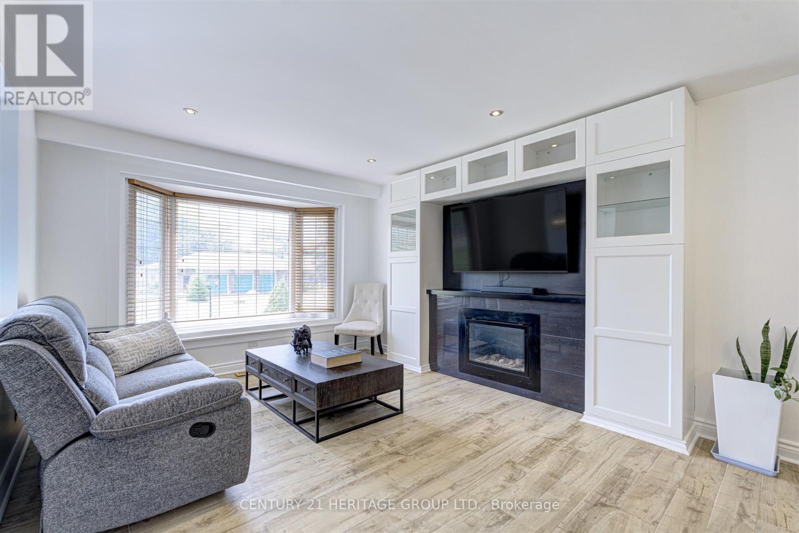 10 Bachly Crescent, King, Ontario  L7B 0E8 - Photo 6 - N12329488