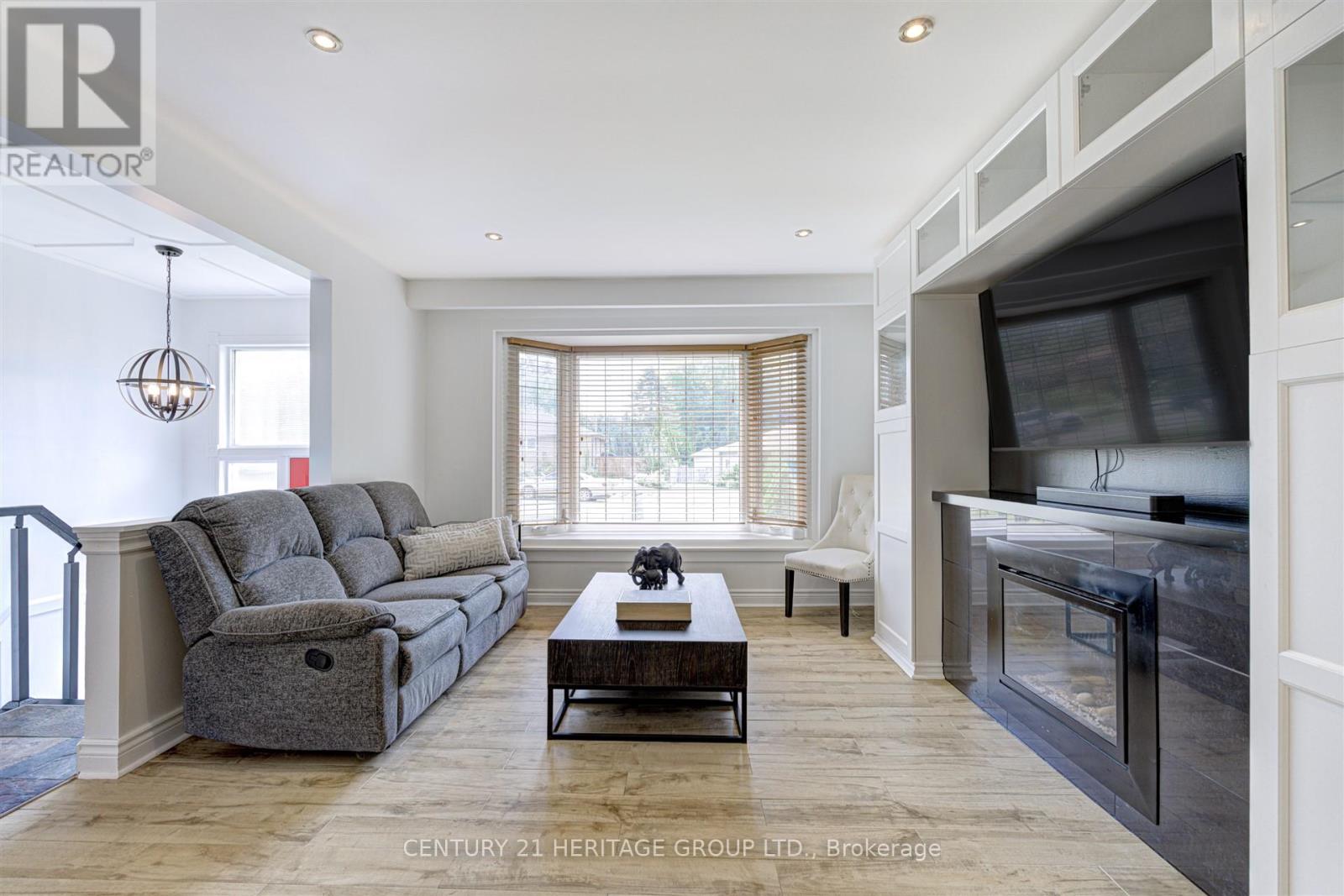 10 Bachly Crescent, King, Ontario  L7B 0E8 - Photo 7 - N12329488