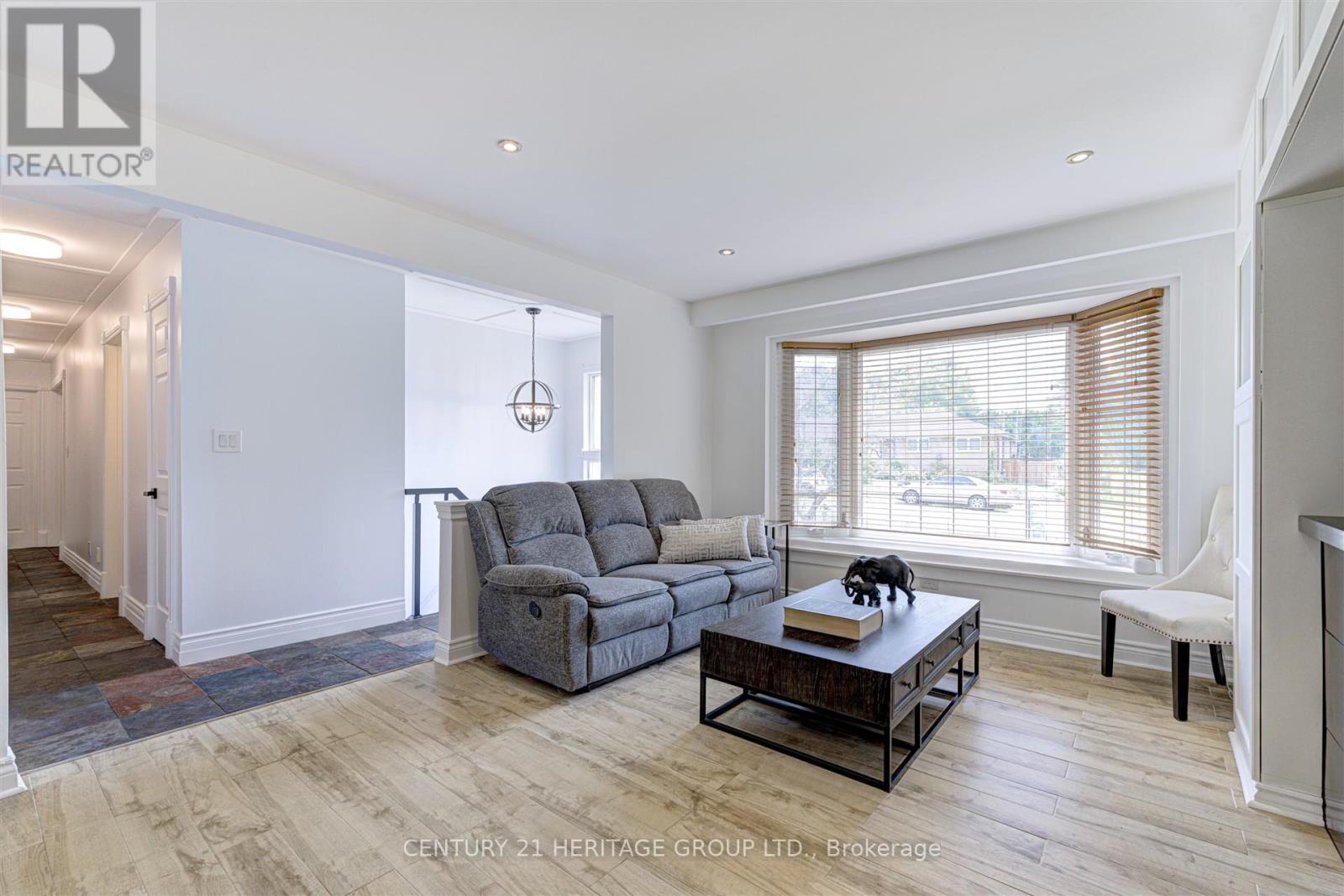10 Bachly Crescent, King, Ontario  L7B 0E8 - Photo 8 - N12329488