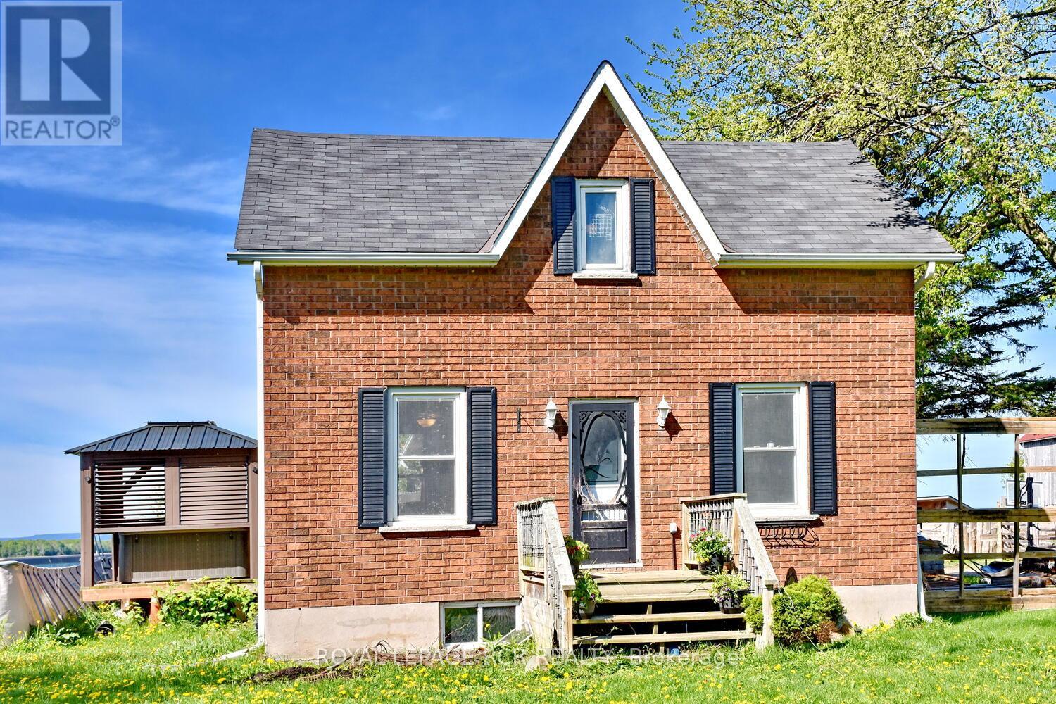 2606 Crossland Road, Springwater, Ontario  L0L 1P0 - Photo 1 - S12329460