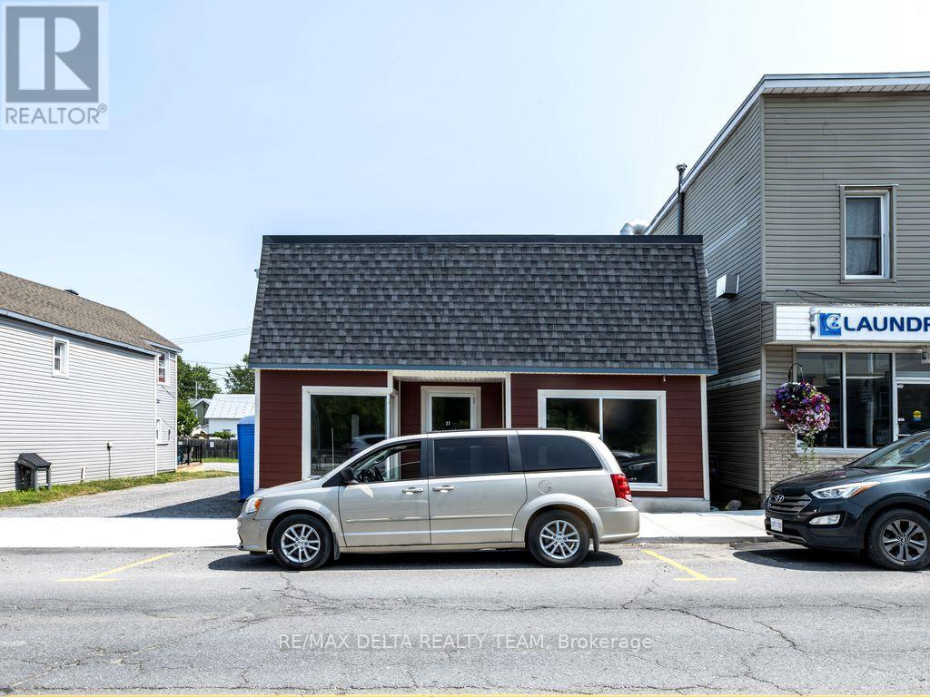 27 Bridge Street, Mississippi Mills, Ontario  K0A 1A0 - Photo 2 - X12329681
