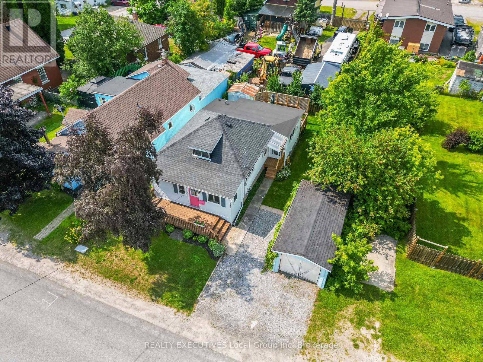 Property at 1040 REGINA STREET image 2