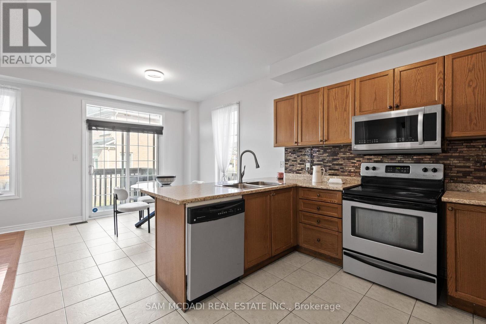 140 Sled Dog Road, Brampton, Ontario  L6R 0J4 - Photo 10 - W12329481