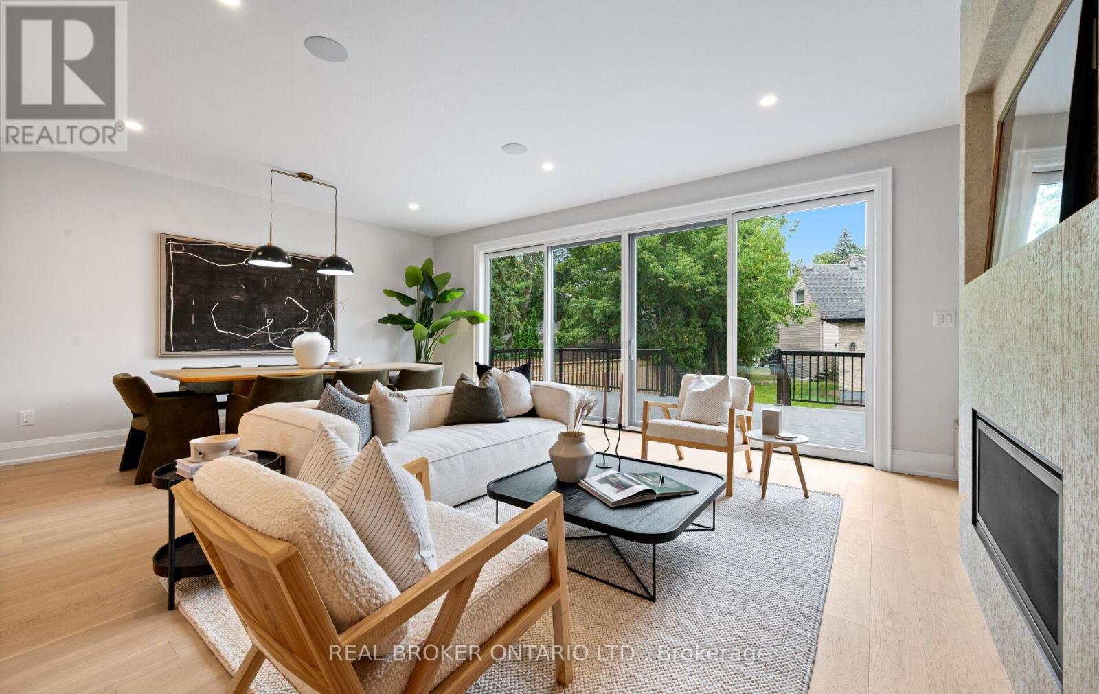 94 Prince Edward Drive S, Toronto (Stonegate-Queensway), Ontario  M8Y 3V7 - Photo 13 - W12329489