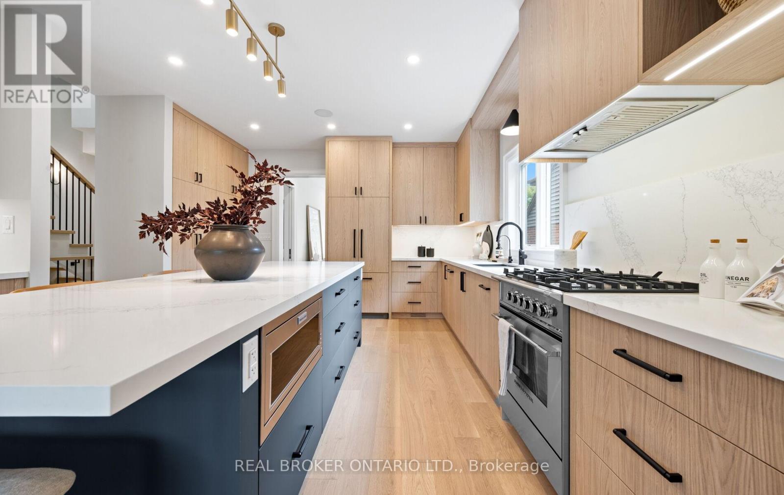 94 Prince Edward Drive S, Toronto, Ontario  M8Y 3V7 - Photo 24 - W12329489