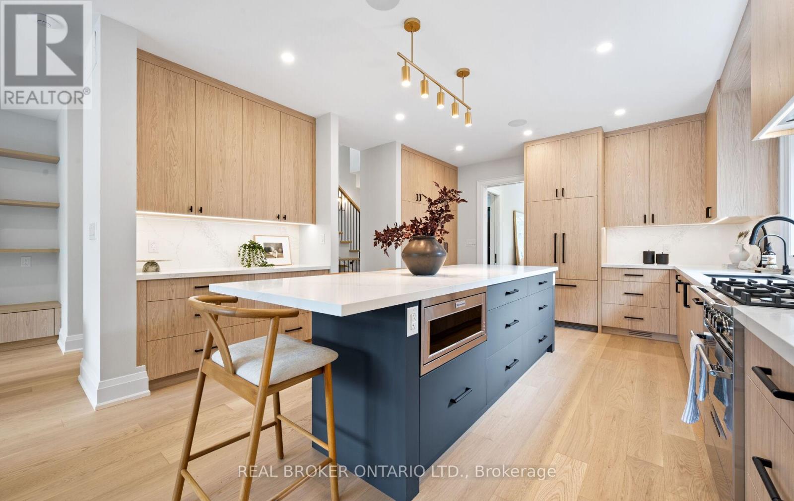 94 Prince Edward Drive S, Toronto, Ontario  M8Y 3V7 - Photo 25 - W12329489