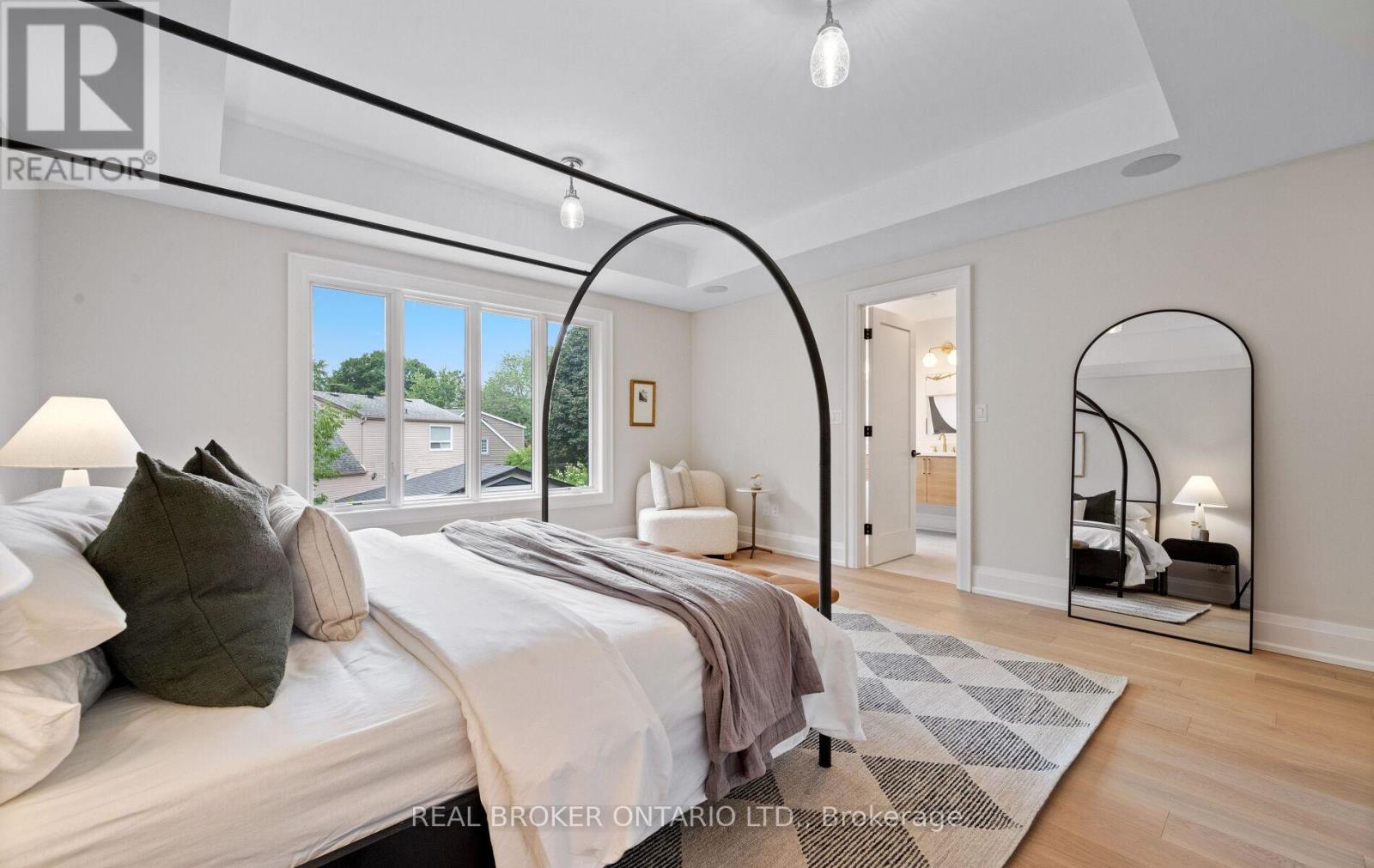 94 Prince Edward Drive S, Toronto, Ontario  M8Y 3V7 - Photo 37 - W12329489