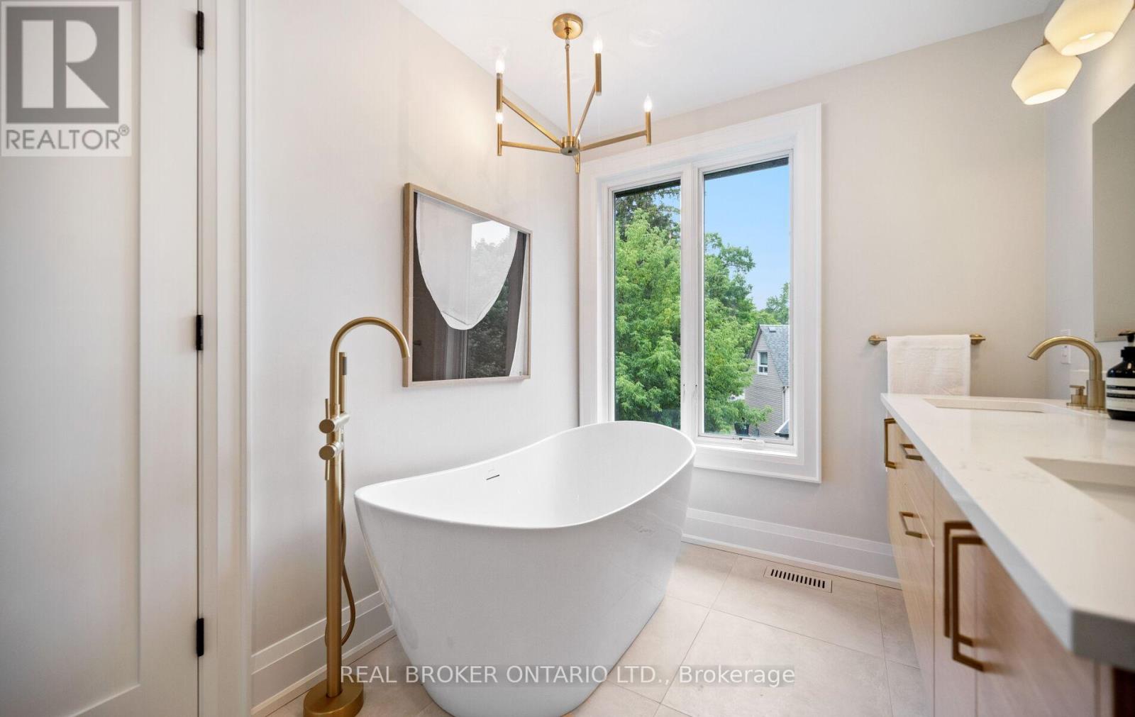 94 Prince Edward Drive S, Toronto, Ontario  M8Y 3V7 - Photo 38 - W12329489
