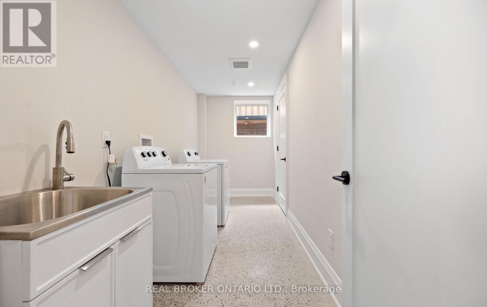 94 Prince Edward Drive S, Toronto, Ontario  M8Y 3V7 - Photo 47 - W12329489