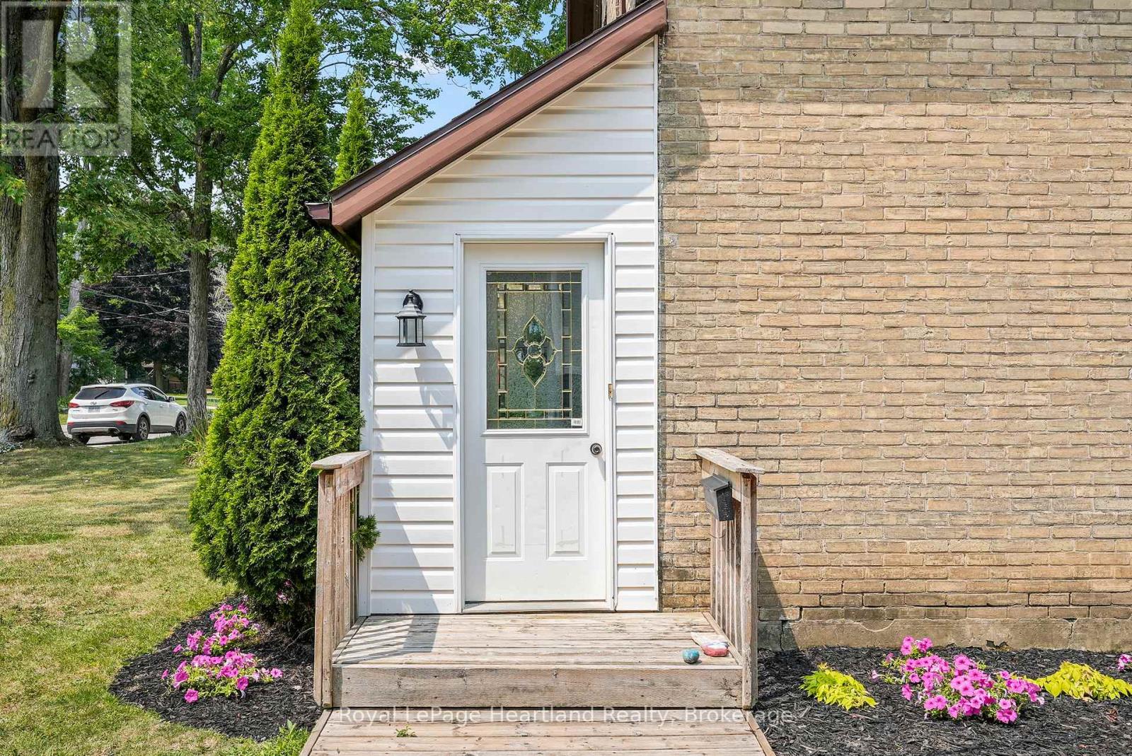 67 Robertson Street, Minto, Ontario  N0G 1Z0 - Photo 30 - X12329606