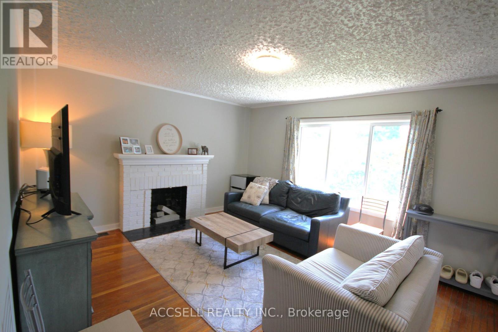 Property at 478 MCCORMICK BOULEVARD image 3