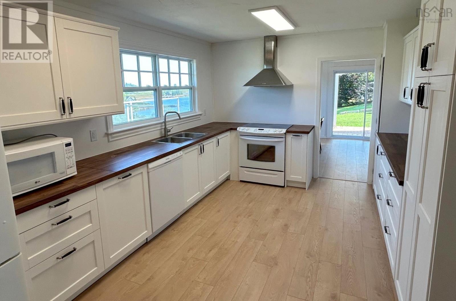 97 Nauss Point Road, Chester, Nova Scotia  B0J 1J0 - Photo 9 - 202514820