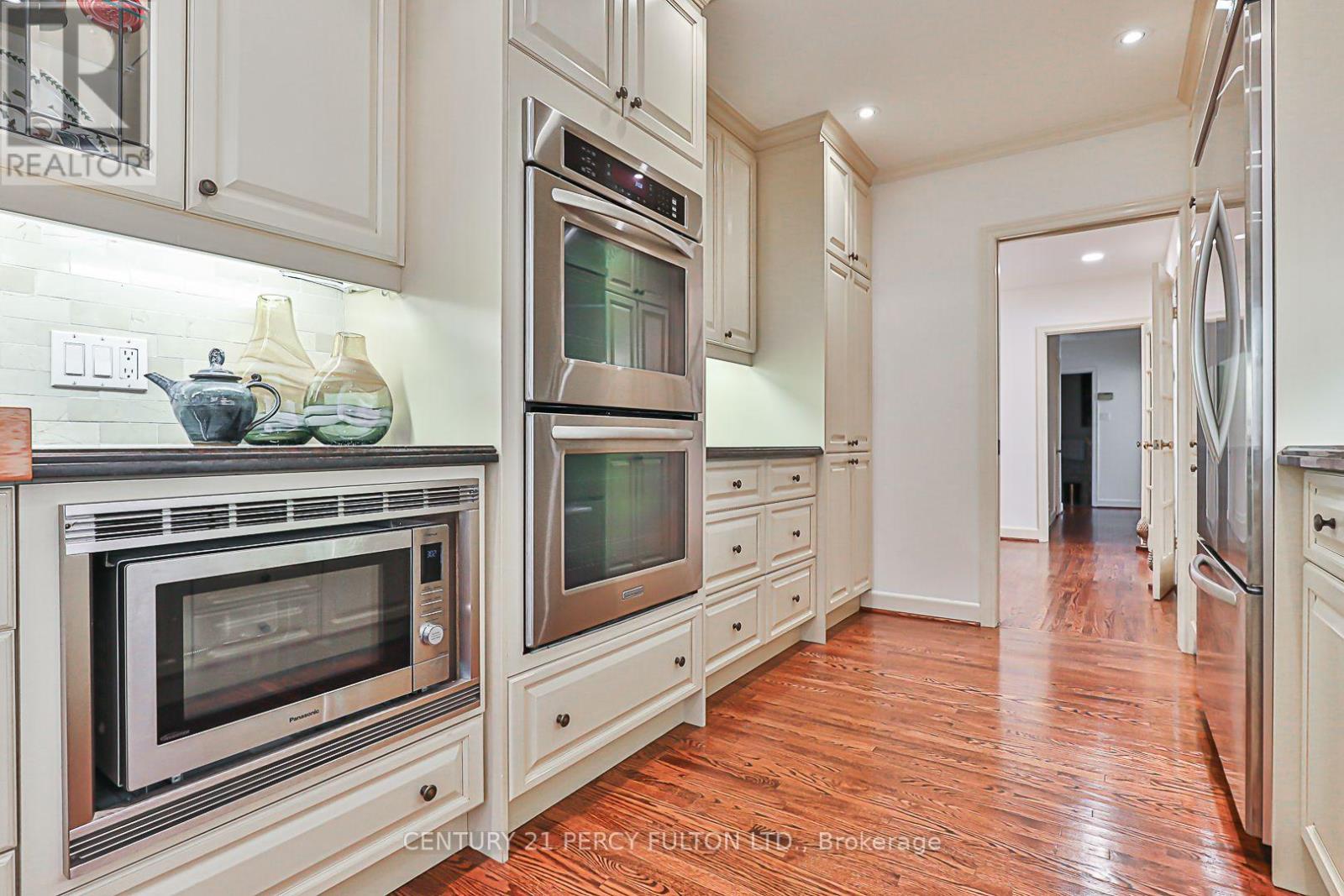 4 Page Avenue, Toronto, Ontario  M2K 2B2 - Photo 15 - C12329533