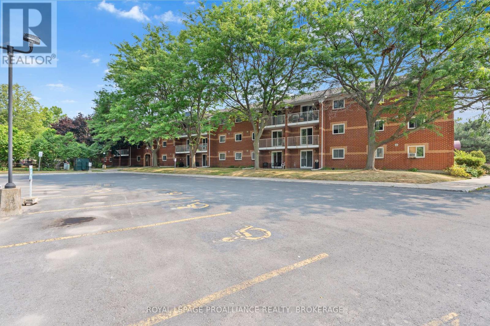 302 - 573 Armstrong Road, Kingston, Ontario  K7M 8J8 - Photo 1 - X12329709