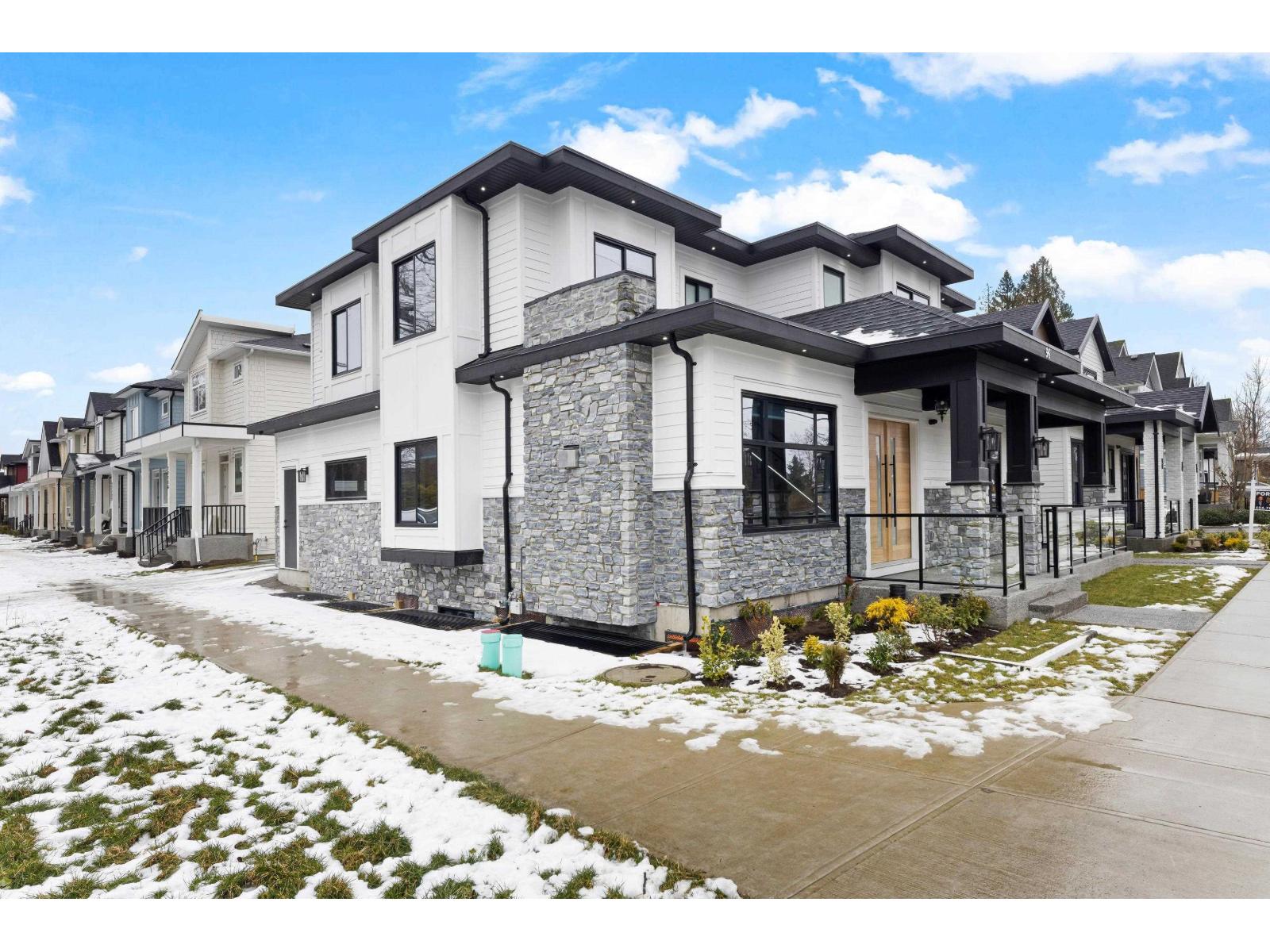 Property at 96 171 STREET image 3