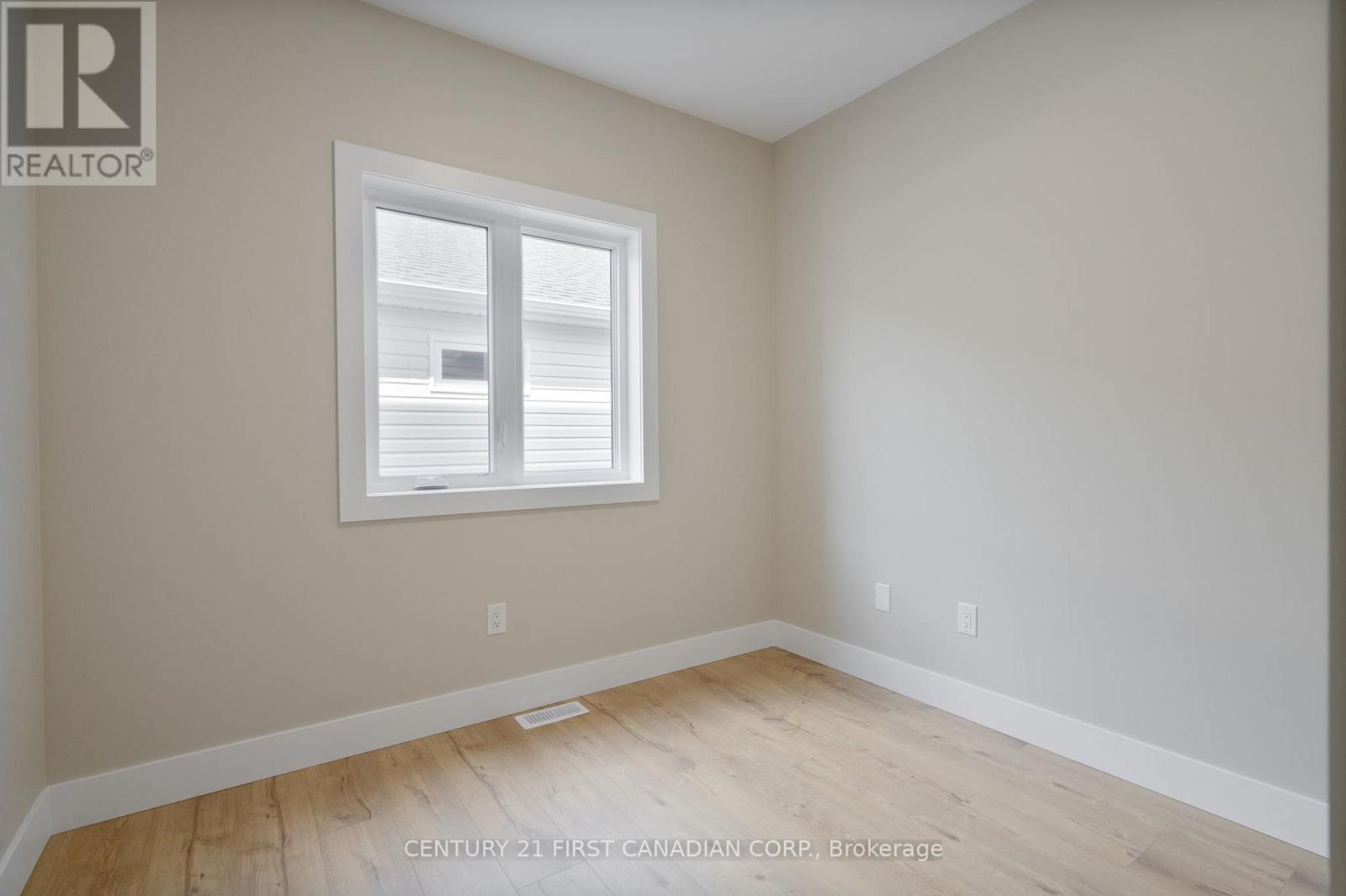 25 Sheldabren Street, North Middlesex, Ontario  N0M 1A0 - Photo 11 - X12329716